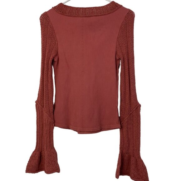Free People Cuffing Season Red Crochet Sleeve Top Bell Sleeves Size M 7369 EUC - Picture 5 of 10